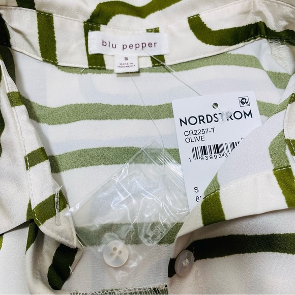 Blu Pepper Women Graphic Button Down Blouse Shirt Top NWT Sz-Small - Picture 5 of 6